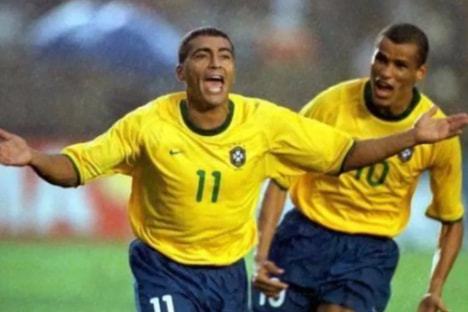 段跨越十余 段跨越十余